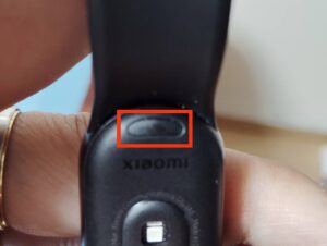 Xaomi Smart Band 9のバンド取り外しボタン