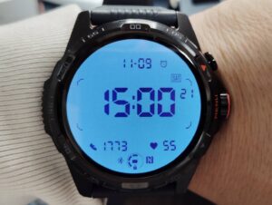 Ticwatch AtlasのFSTN液晶ディスプレイ