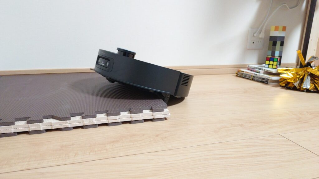 Dreame Aqua10 Ultra Rollerの段差乗り越え 