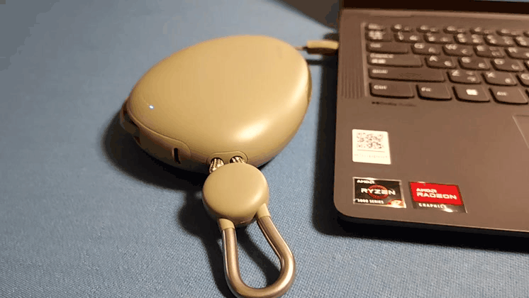 TORRAS FlexLine Pebble モバイルバッテリーでノートパソコンを充電