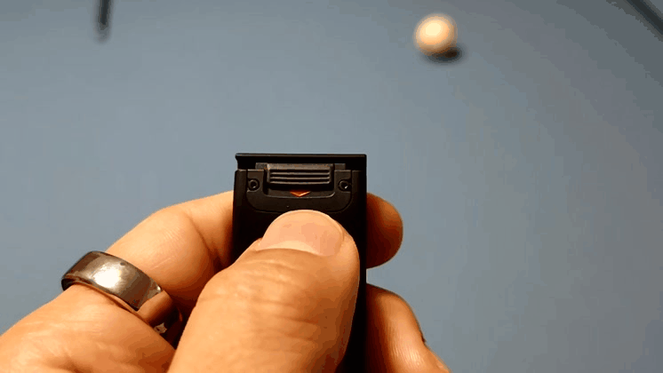 Amazfit T-Rex Ultra 2のバンドは引っ掛けるだけGIF画像