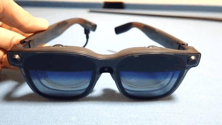 VITURE LUMA ULTRAの電子調光機能GIF画像